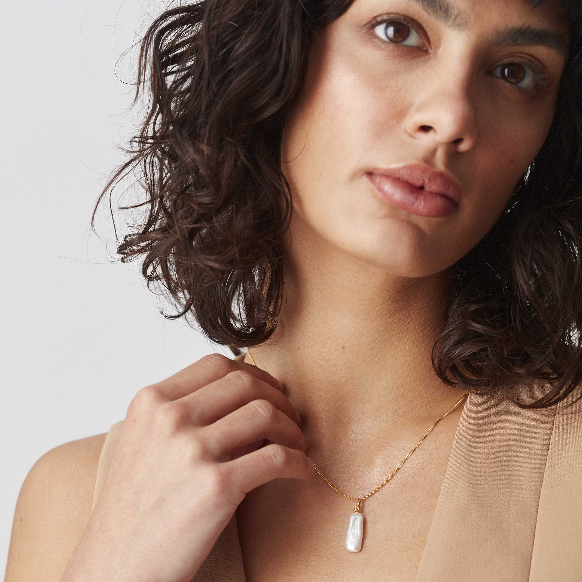Long Pearl Necklace Gold - Image 2
