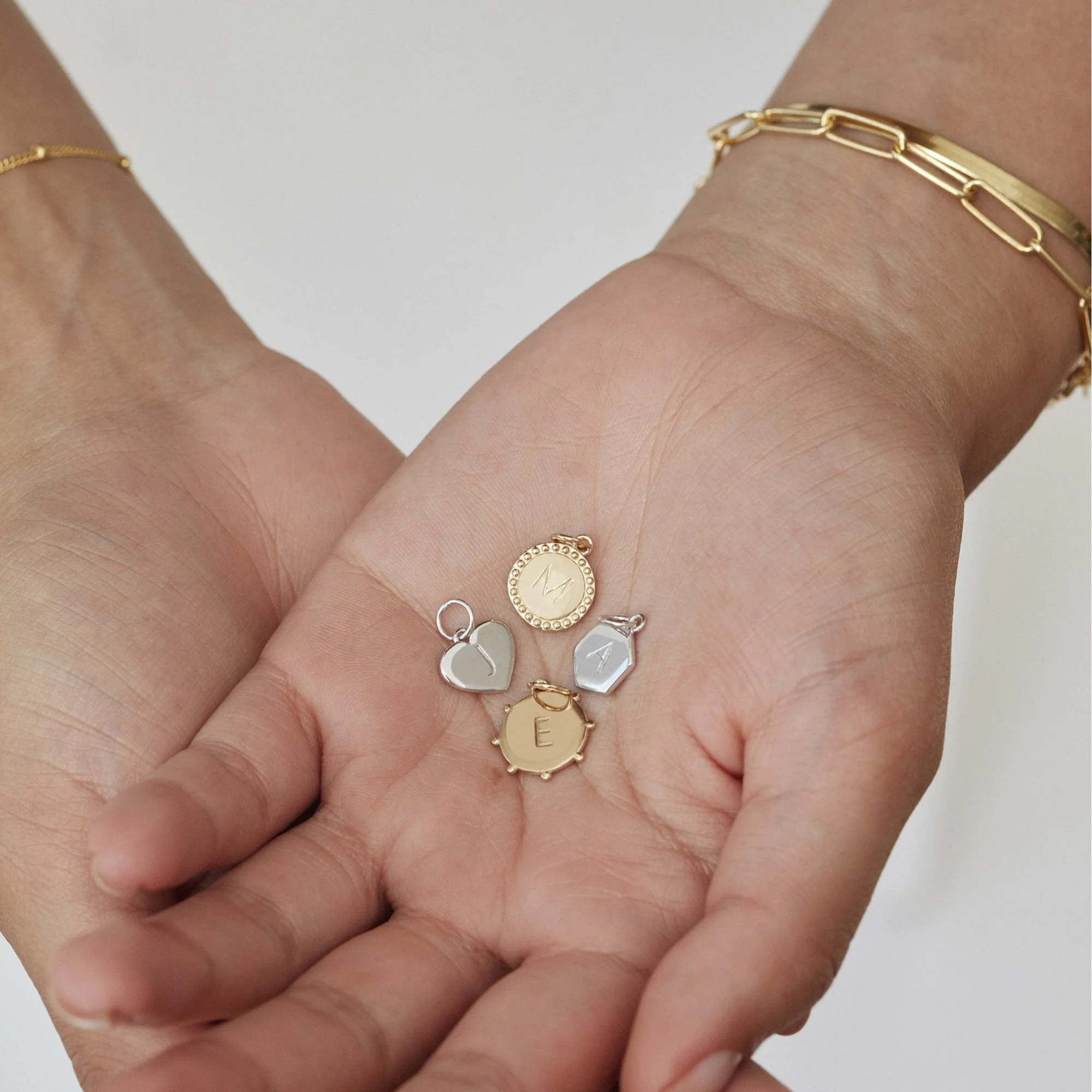 Heart Bracelet Gold - Image 3