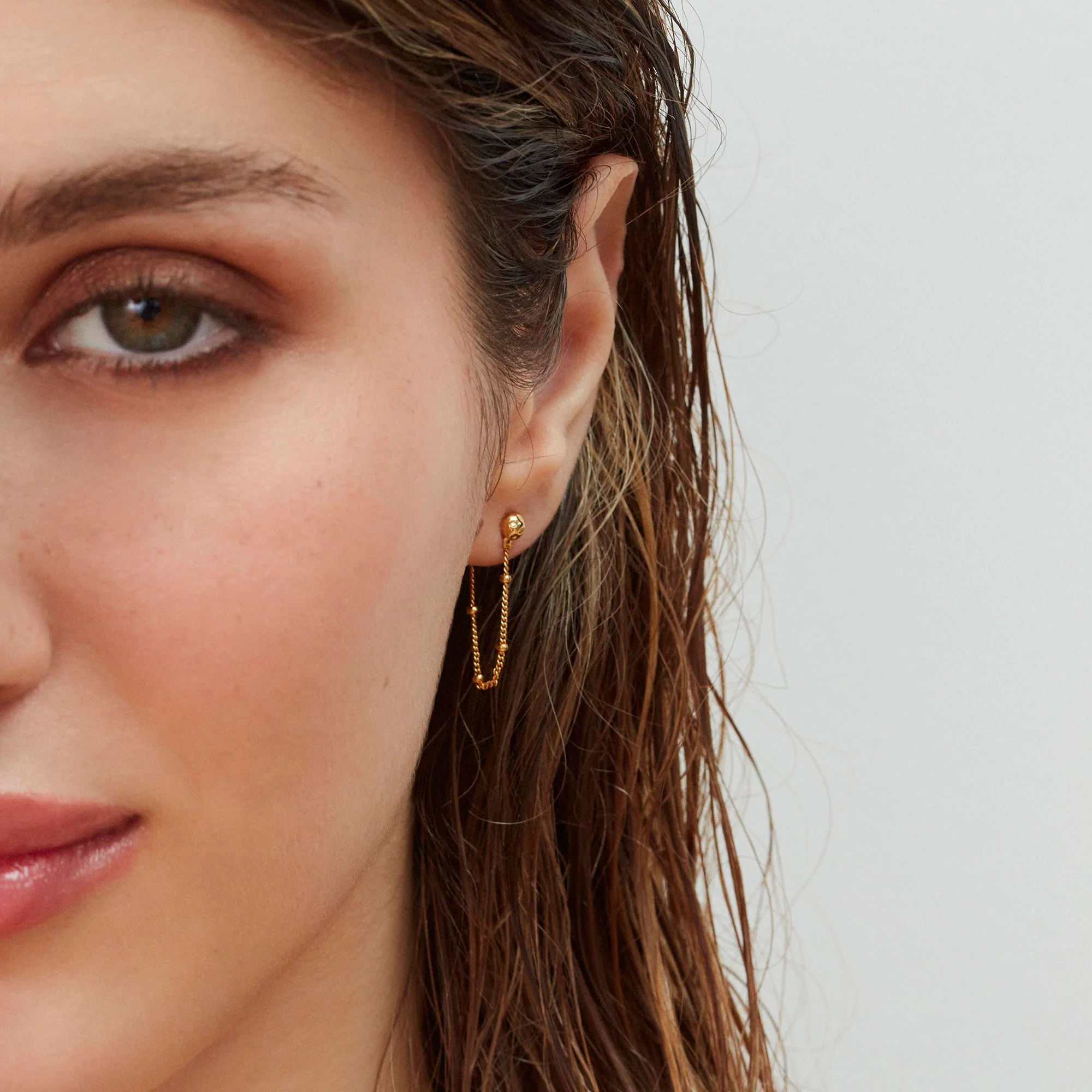 Lume Chain Earrings Gold - Image 3