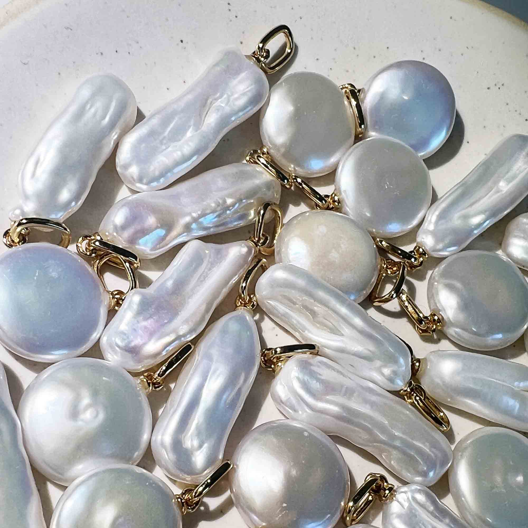 Round Pearl Pendant Gold - Image 5